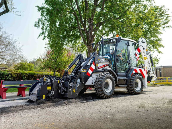 Small but perfectly driven - JCB launches new backhoe for highways image