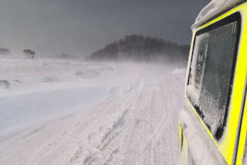 Drivers stranded again as new snowfall hits image