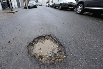 Potholes are top safety risk for bikes, experts say image