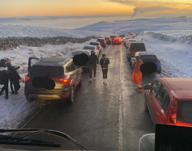 Gritters blocked by double-parked cars in Peak District