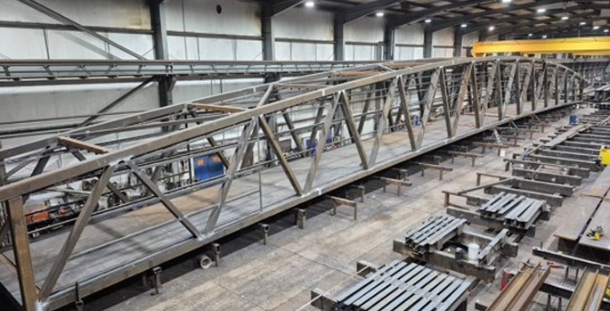 Delayed footbridge installed across M3