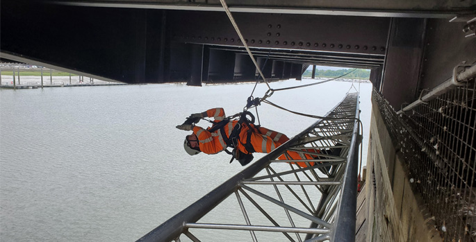 Inspectors play the angles on Rochester Old Bridge